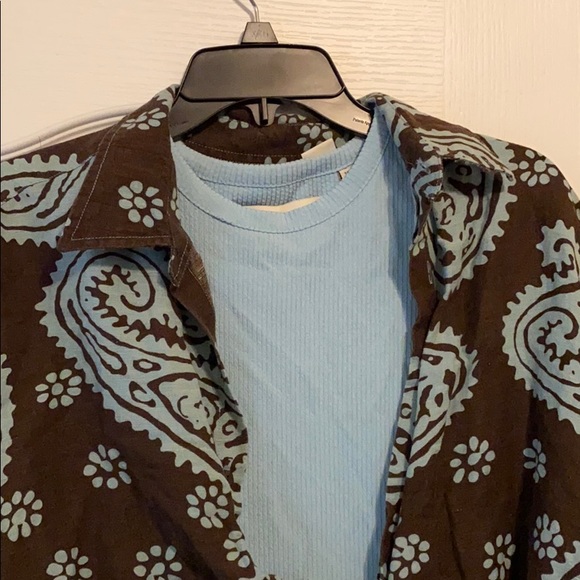Long sleeve button up shirts. - Picture 2 of 10